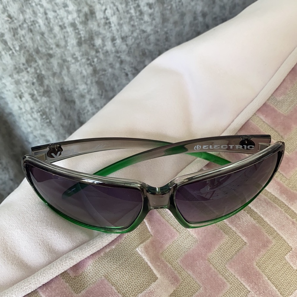 Volcom sunglasses - Picture 8 of 9